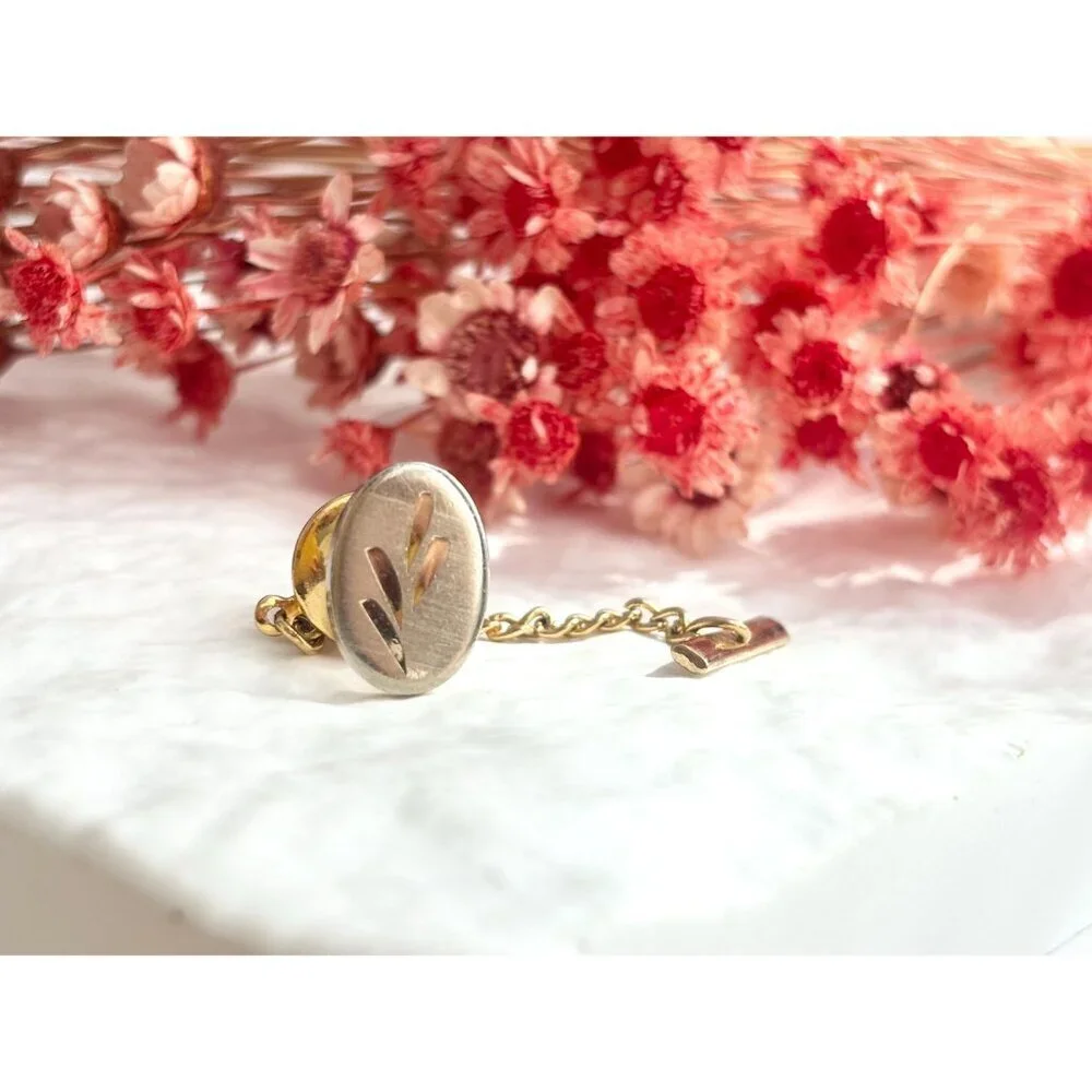Leaf Carved Oval Shaped Matte Gold Toned Vintage Men's Tie Tack